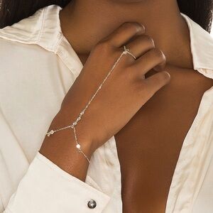 Lili Claspe Anais Hand Chain in Gold